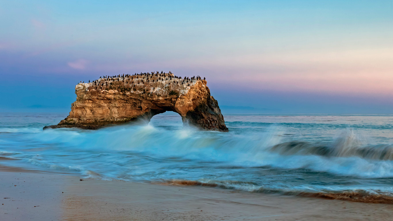 Natural Bridges State Beach, Santa Cruz, California (© Fotofeeling/Westend61/plainpicture)(Bing United Kingdom)