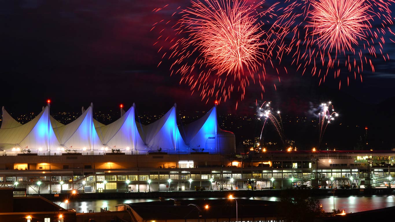 Downtown Vancouver with Canada Day Celebration fireworks (© Natalyak/Shutterstock)(Bing Canada)
