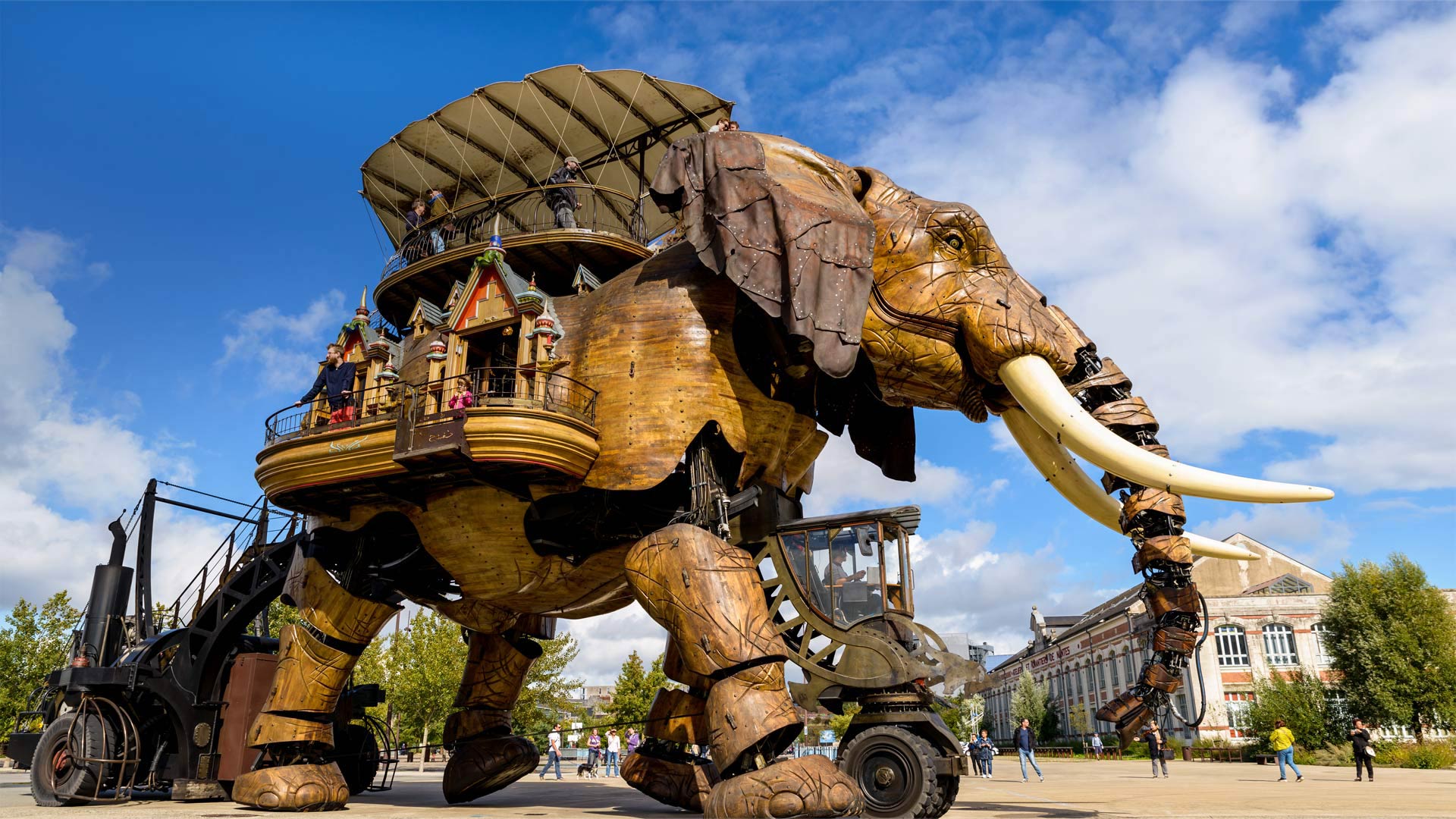 The Great Elephant from Machines of the Isle of Nantes, France (© Dutourdumonde Photography/Shutterstock)(Bing United Kingdom)