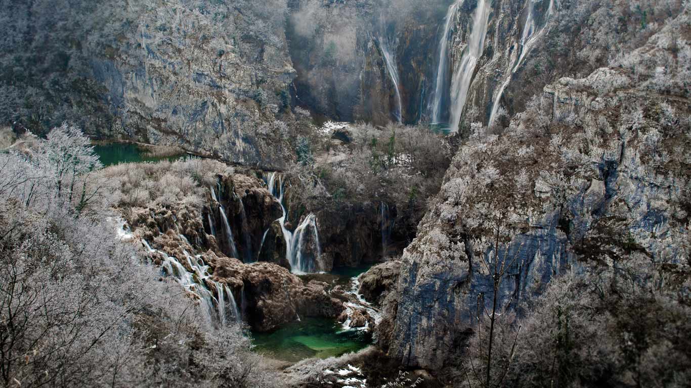 Waterfalls of Croatia’s Plitvice Lakes National Park in winter (© Nate Polta/Tandem Stills + Motion)(Bing Canada)