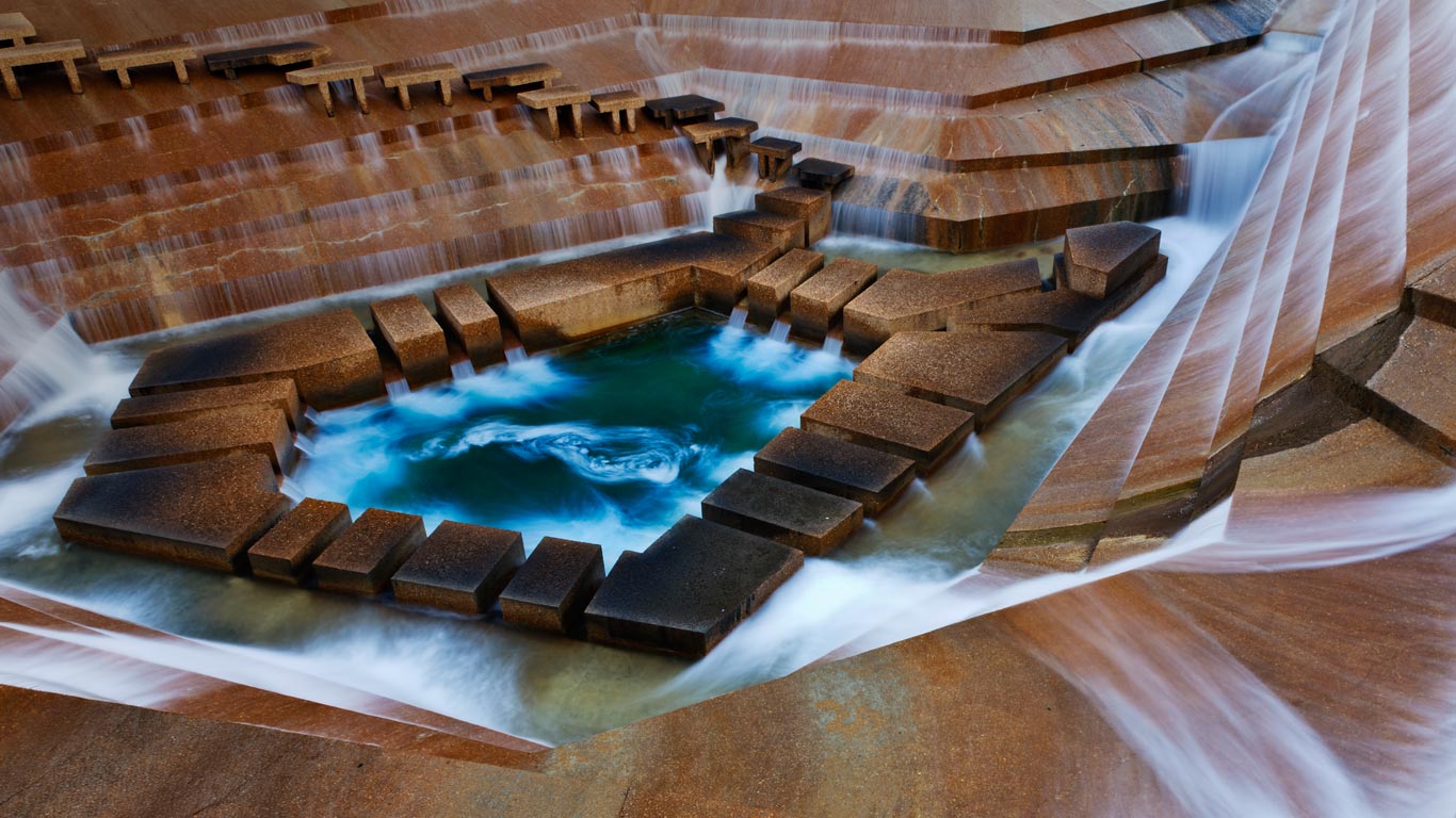 Fort Worth Water Gardens, Fort Worth, Texas, USA (© Jeremy Woodhouse/Corbis)(Bing United Kingdom)