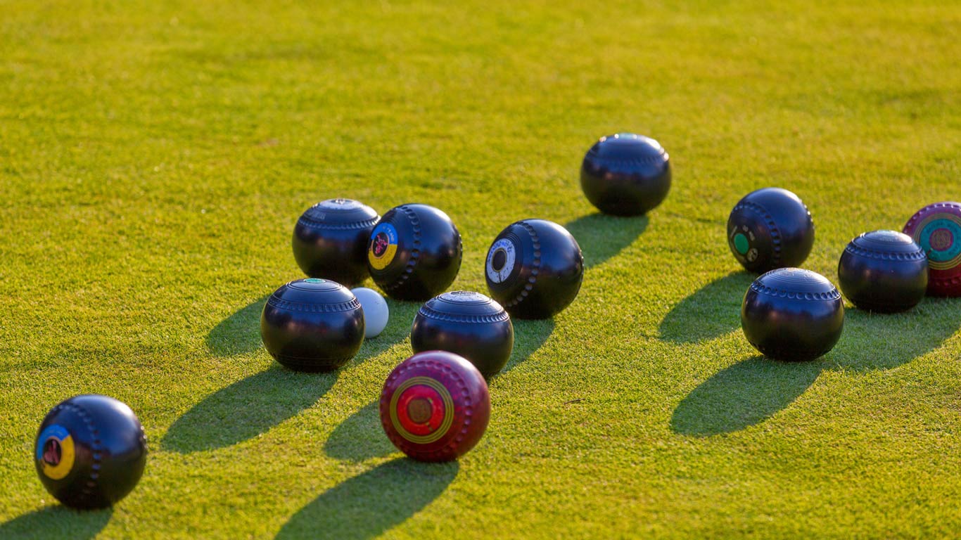 Close-up of a lawn bowling game (© Graham Turner/Alamy)(Bing United Kingdom)