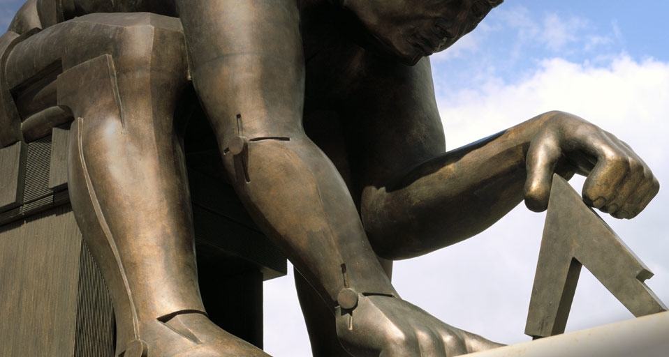 Statue of Sir Isaac Newton, British Library, London (© G R Richardson/age fotostock) &copy; (Bing United Kingdom)
