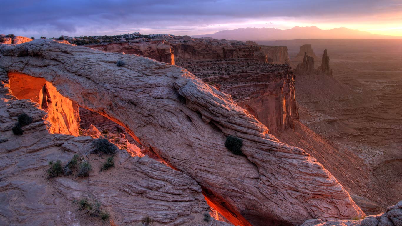 Mesa Arch, Canyonlands National Park, Utah, USA (© Jeff Clay/Tandem Still + Motion)(Bing United Kingdom)