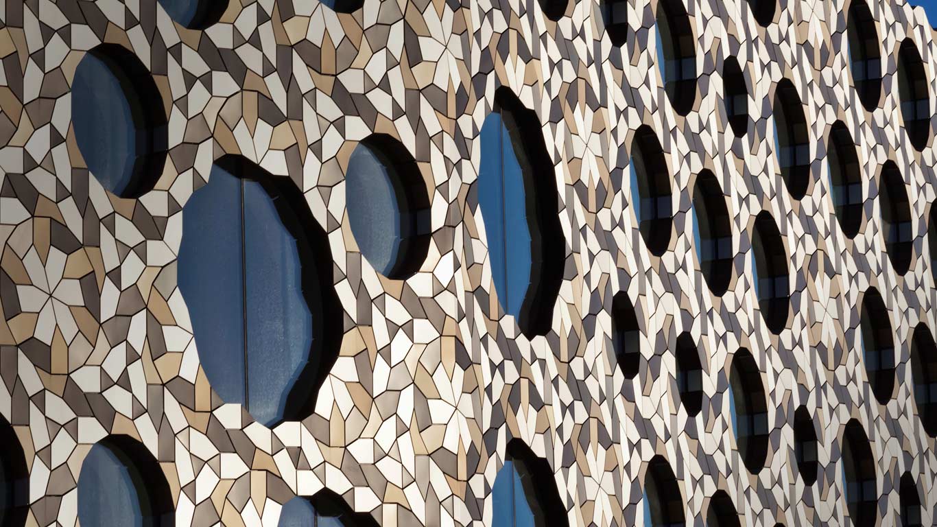 Ravensbourne college building on the Greenwich Peninsula, London (© Steve Vidler/Superstock)(Bing United Kingdom)
