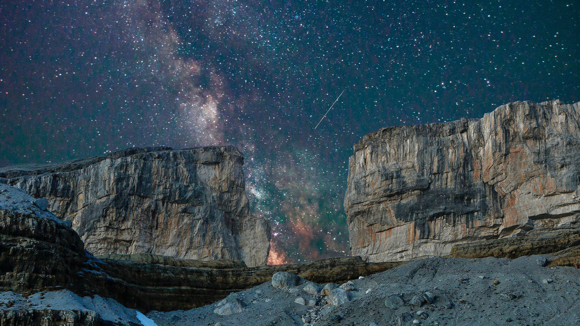 Roland's Breach in the Pyrenees, France (© SPANI Arnaud/Alamy)(Bing United Kingdom)