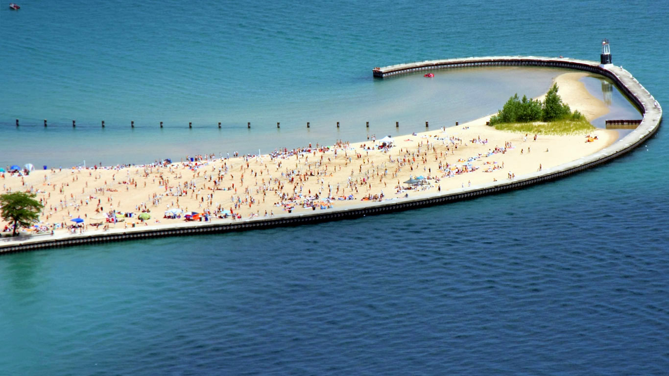 North Avenue Beach on Lake Michigan, Chicago (© Luiz Felipe Castro/Getty Images)(Bing Canada)