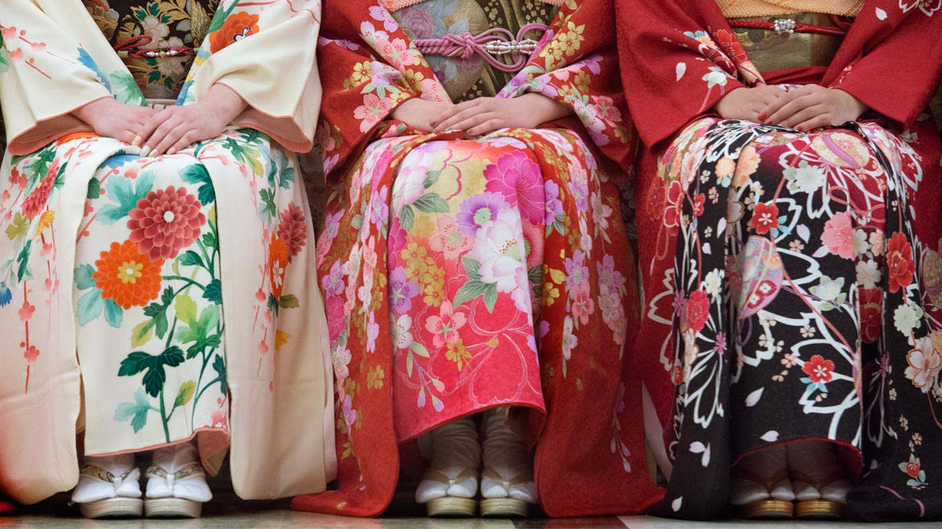 ｢成人式の振り袖｣石川県, 金沢市 (© Linda Davidson/The Washington Post via Getty Images)(Bing Japan)