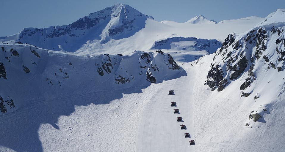 Snow cats grooming the snow on Whistler Mountain, British Columbia – Randy Lincks/Photolibrary &copy; (Bing United Kingdom)