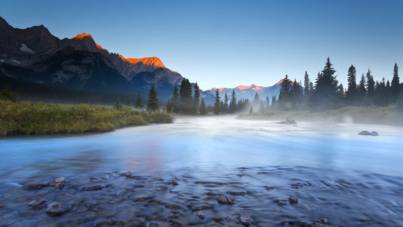 Elk River in the East Kootenays of British Columbia, Canada (© Carson Ganci/First Light/age fotostock)(Bing United Kingdom)