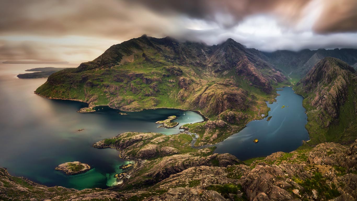 Loch na Cuilce and Loch Coruisk with Black Cuillin in the background, Isle of Skye, Scotland (© Swen_Stroop/Getty Images)(Bing United Kingdom)