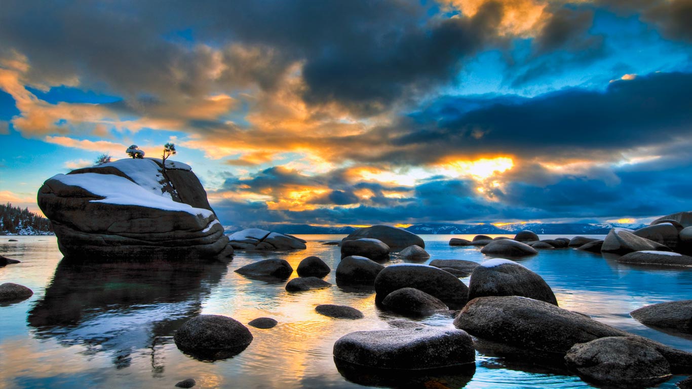 Bonsai Rock, Lake Tahoe, Nevada, USA (© Josh Miller/Corbis)(Bing United Kingdom)