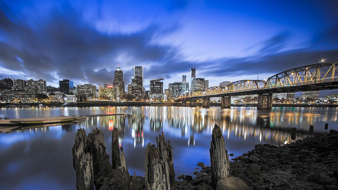 Portland skyline and Willamette River, Oregon, USA (© Ben Coffman Photography/Tandem Stock)(Bing United Kingdom)
