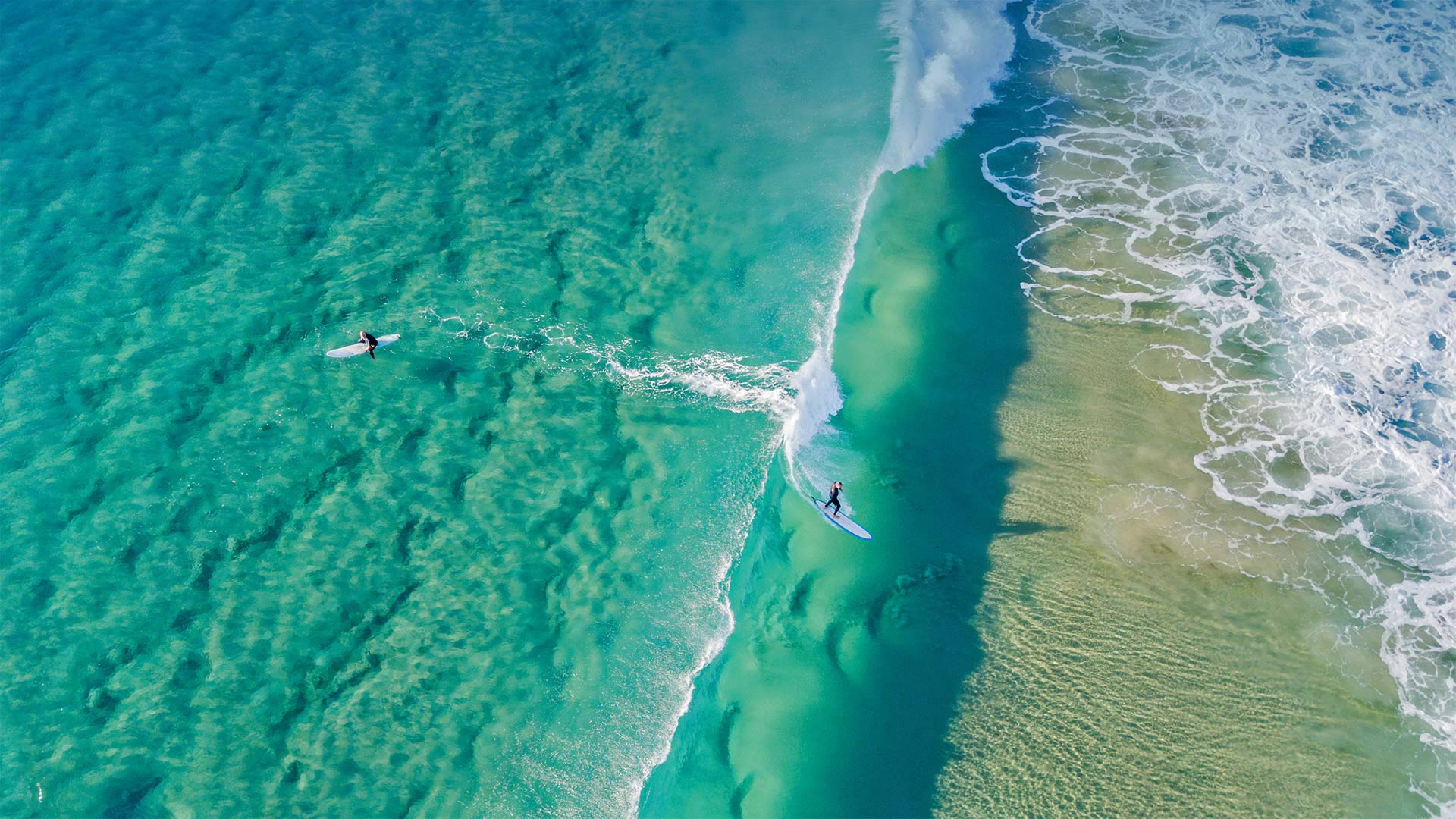 Surfers catching waves at Palm Beach on the Gold Coast, Queensland, Australia (© Darren Tierney/Getty Images)(Bing United Kingdom)