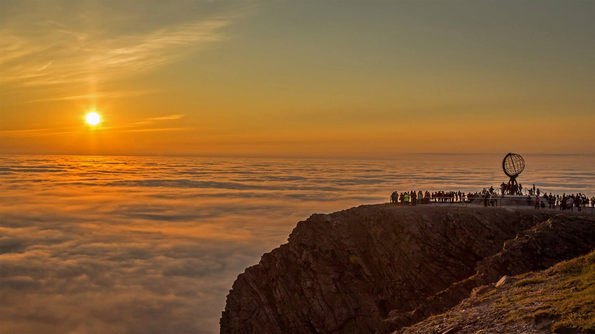 Midnight sun at North Cape, Norway (© Ron Bennett/Shutterstock)(Bing United Kingdom)