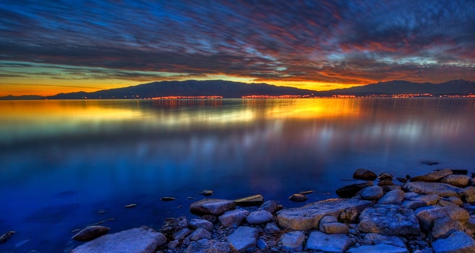 Great Salt Lake at dusk, Salt Lake, Utah – Great Salt Lake Landscapes & More/Getty Images &copy; (Bing United Kingdom)