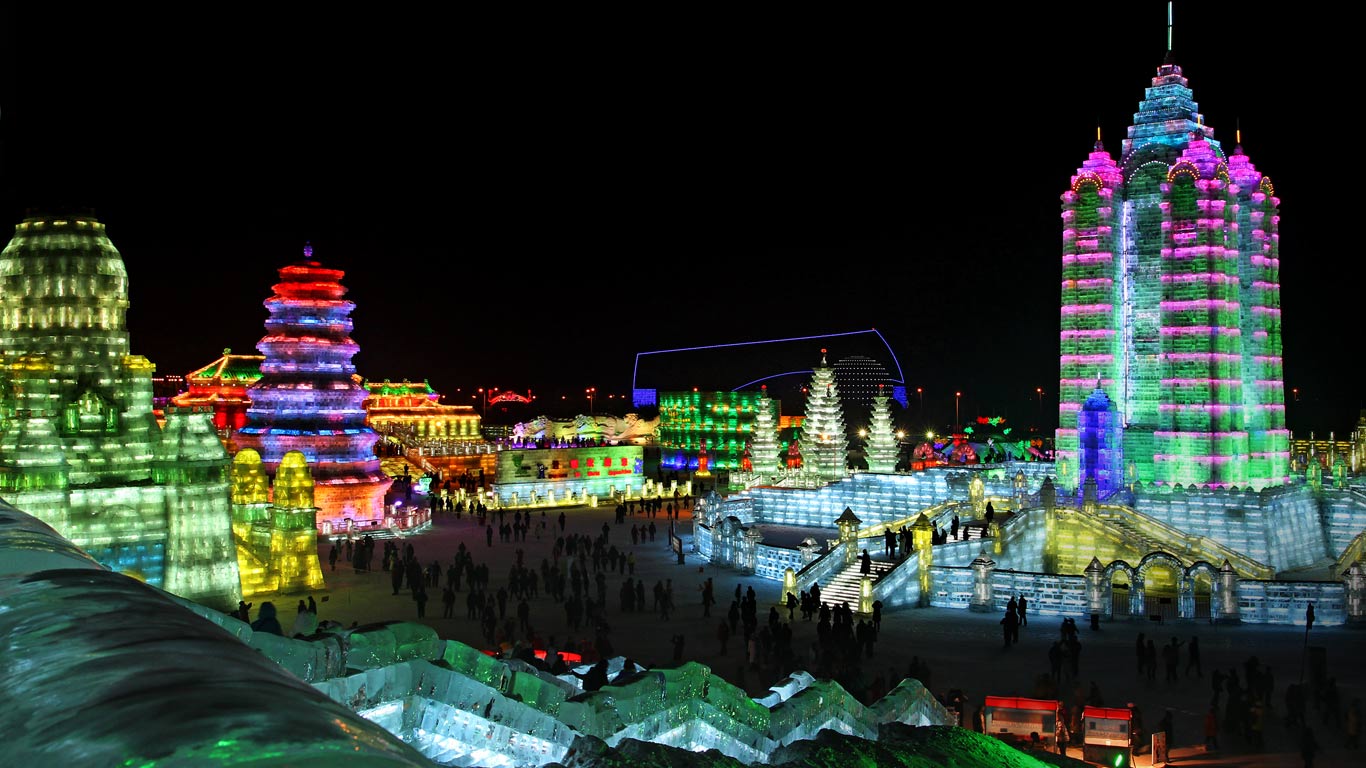A glimpse of the Harbin International Ice and Snow Sculpture Festival in Harbin, China (© Yang Wang)(Bing United Kingdom)