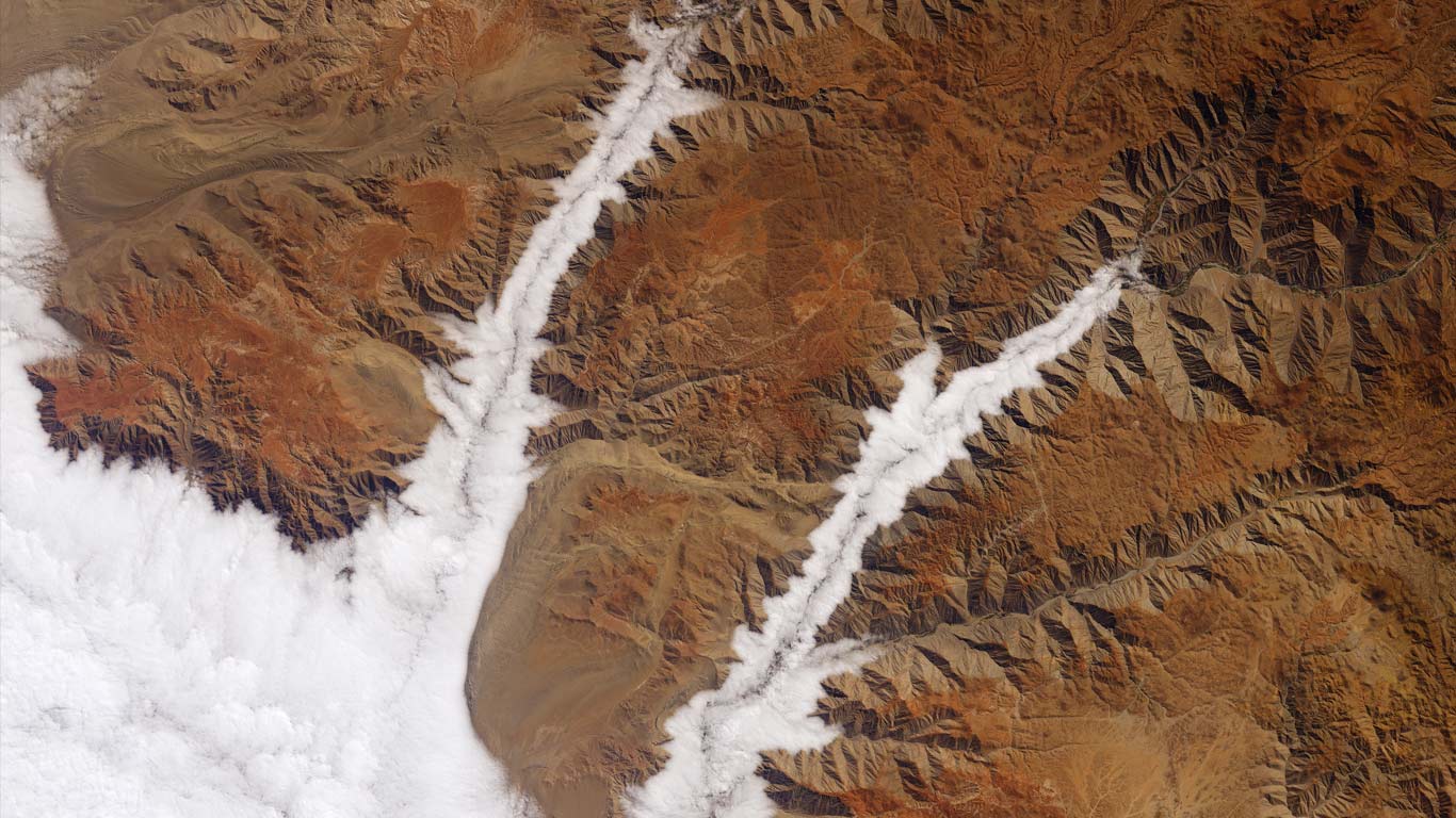 Wolken über den Flüssen Yauca und Acarí an der Pazifikküste Perus (© Joshua Stevens/NASA)(Bing Deutschland)
