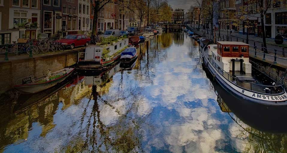 Canal in Amsterdam, Netherlands -- Luis Castaneda/Photolibrary &copy; (Bing United Kingdom)