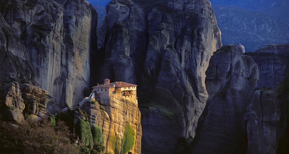 Roussánou Monastery in Metéora, Thessaly, Greece (© age fotostock/Superstock) &copy; (Bing United Kingdom)