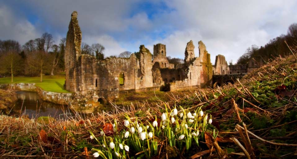 Fountains Abbey and Studley Royal, North Yorkshire ( © Mike Kipling/Corbis) &copy; (Bing United Kingdom)
