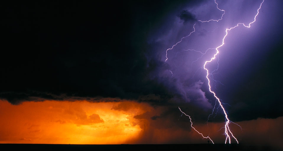 Daytime cloud to ground lightning flashes with three branches to the ground in Texas -- Chuck Doswell/Visuals Unlimited, Inc. &copy; (Bing Canada)