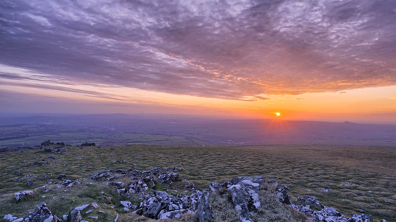 Sun setting in Dartmoor National Park, Devon (© Jonathan Scott/Nimia)(Bing United Kingdom)
