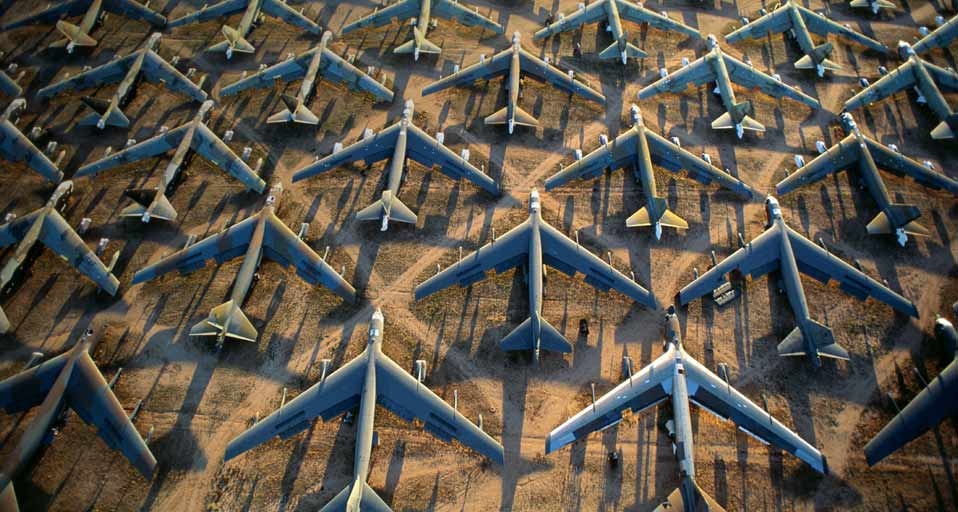 Ausrangierte Militärjets stehen auf der Davis-Monthan Air Force Base in Tucson, Arizona –  Jay Dickman/Corbis &copy; (Bing Germany)