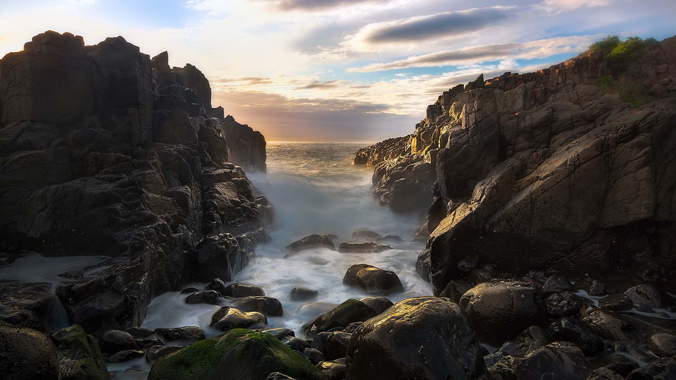 Bombo Headland at Kiama, New South Wales, Australia (© Attakorn Bk/Getty Images)(Bing United Kingdom)