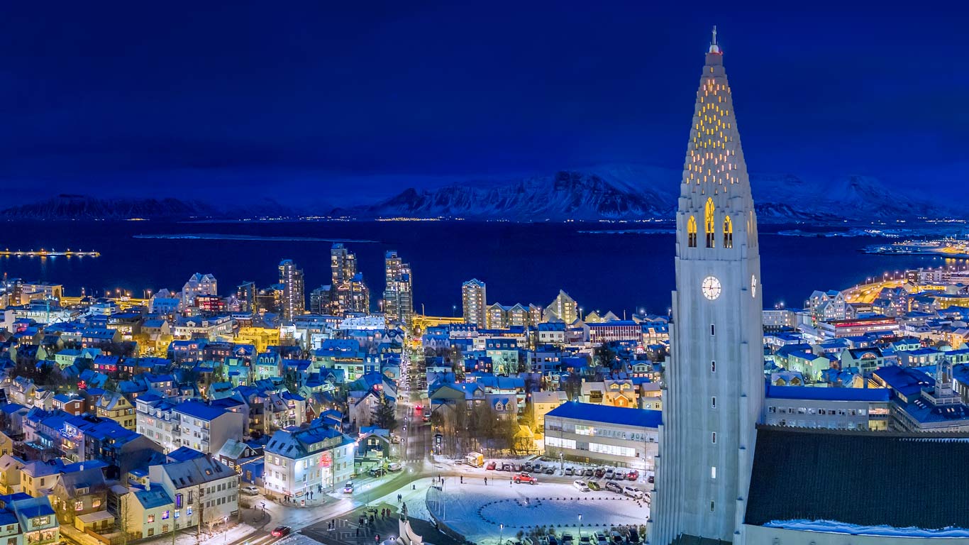 Reykjavik on the second night of the Yule Lads (© Arctic-Images/Corbis Documentary/Getty Images)(Bing United Kingdom)