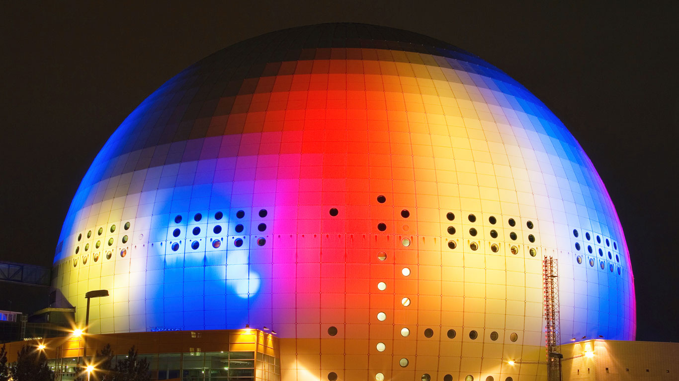 The Globe Arena at night in Stockholm, Sweden (© Maskot/Superstock)(Bing United Kingdom)