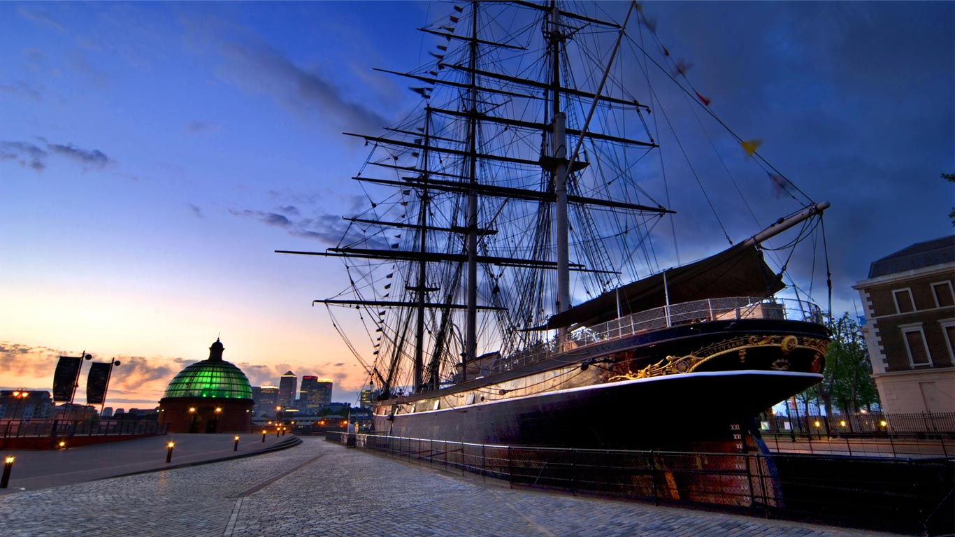 The Cutty Sark at night, Greenwich, London (© Tim Gartside/Alamy)(Bing United Kingdom)