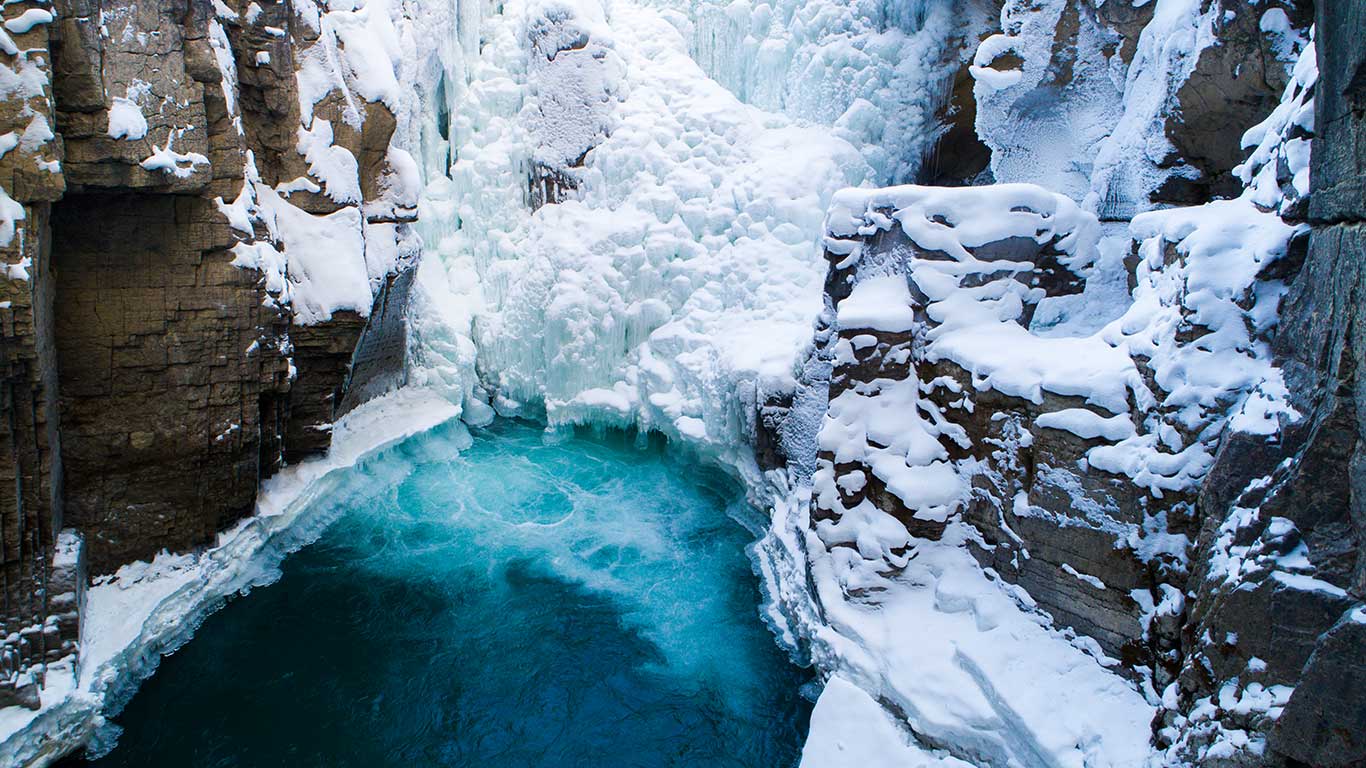 High angle view of a frozen waterfall, Jasper, Alberta (© Cavan Images/Offset)(Bing Canada)