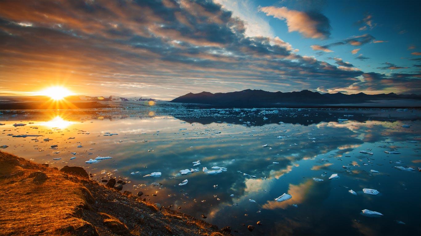 Jökulsárlón, a glacial lagoon in southeast Iceland (© Getty Images)(Bing United Kingdom)