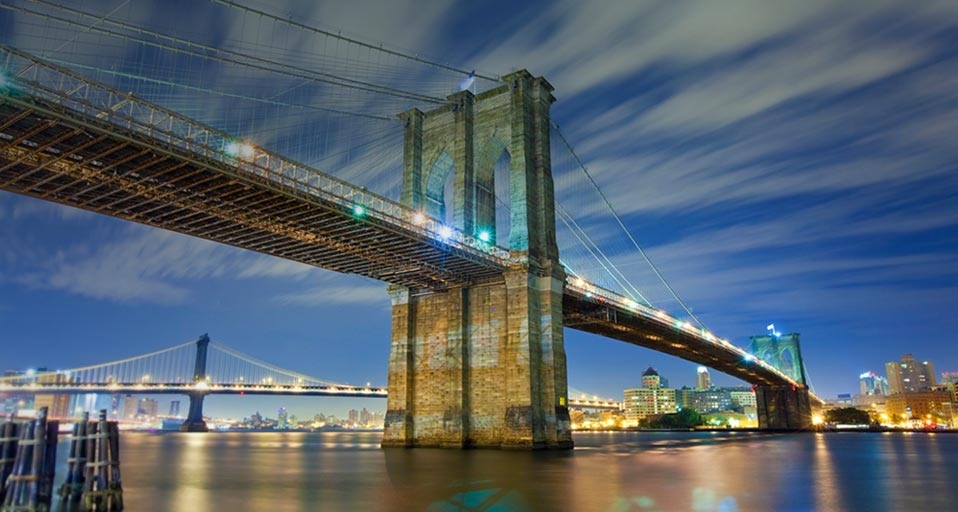 Brooklyn Bridge, New York City -- Gavin Hellier/Getty Images &copy; (Bing United Kingdom)
