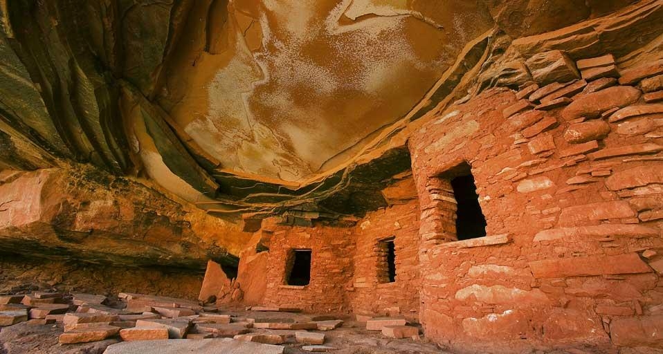 The Fallen Roof (also known as Ceiling House) ruins at Cedar Mesa, Utah (© Dan Leffel/age fotostock) &copy; (Bing United States)