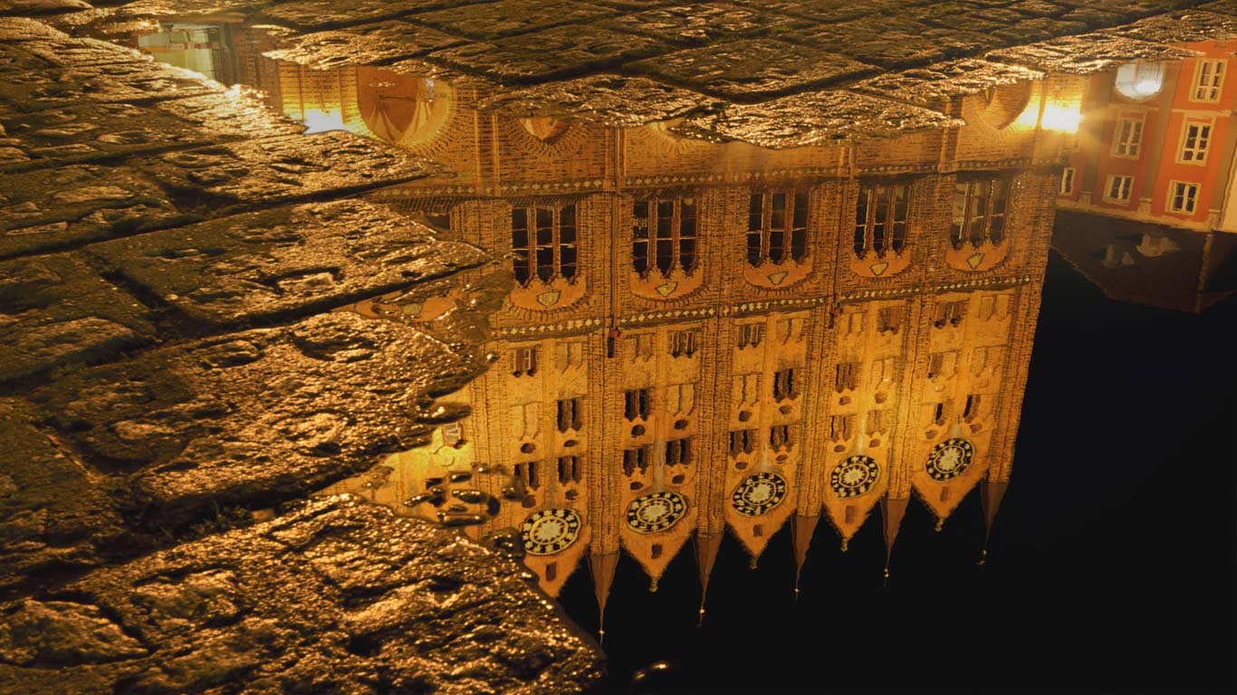 Reflection of City Hall, Stralsund, Germany (© Nico Stengert/Novarc/Corbis)(Bing United States)