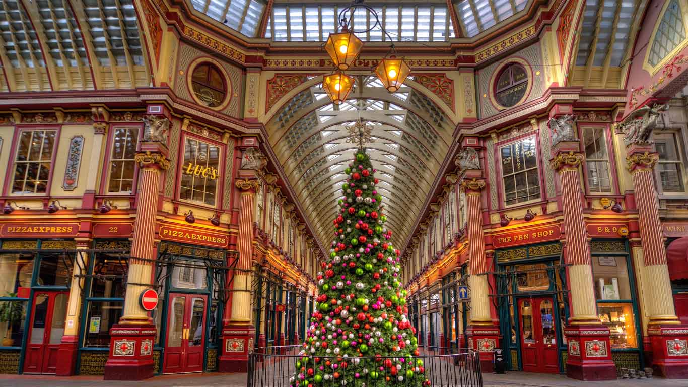Leadenhall Market decorated for Christmas in London (© Alexandre Moreau/Moment/Getty Images)(Bing United Kingdom)