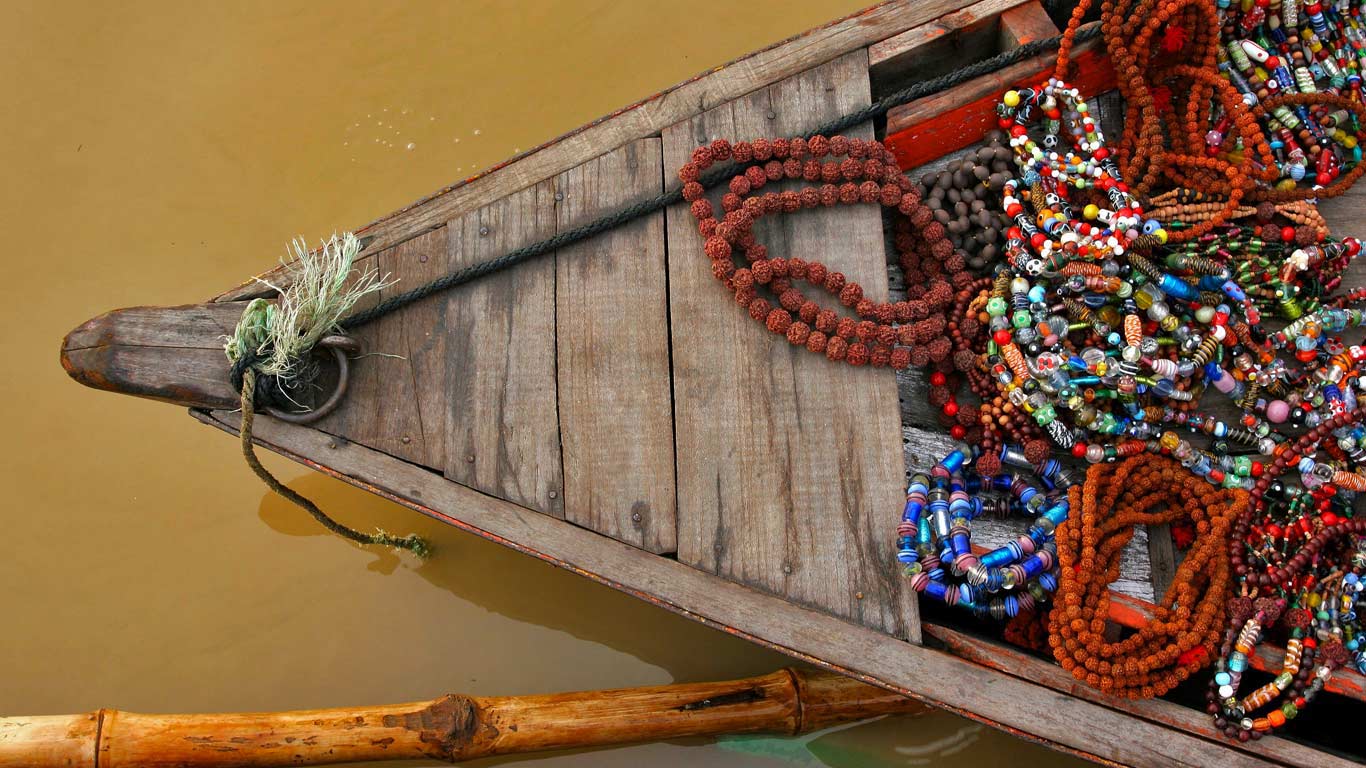A boat in the Ganges river at Varanasi, India (© David Santiago Garcia/Aurora Photos)(Bing United Kingdom)