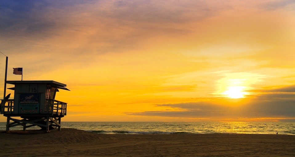 Sunset over Santa Monica Beach, California, USA (© Clipcanvas) &copy; (Bing United Kingdom)
